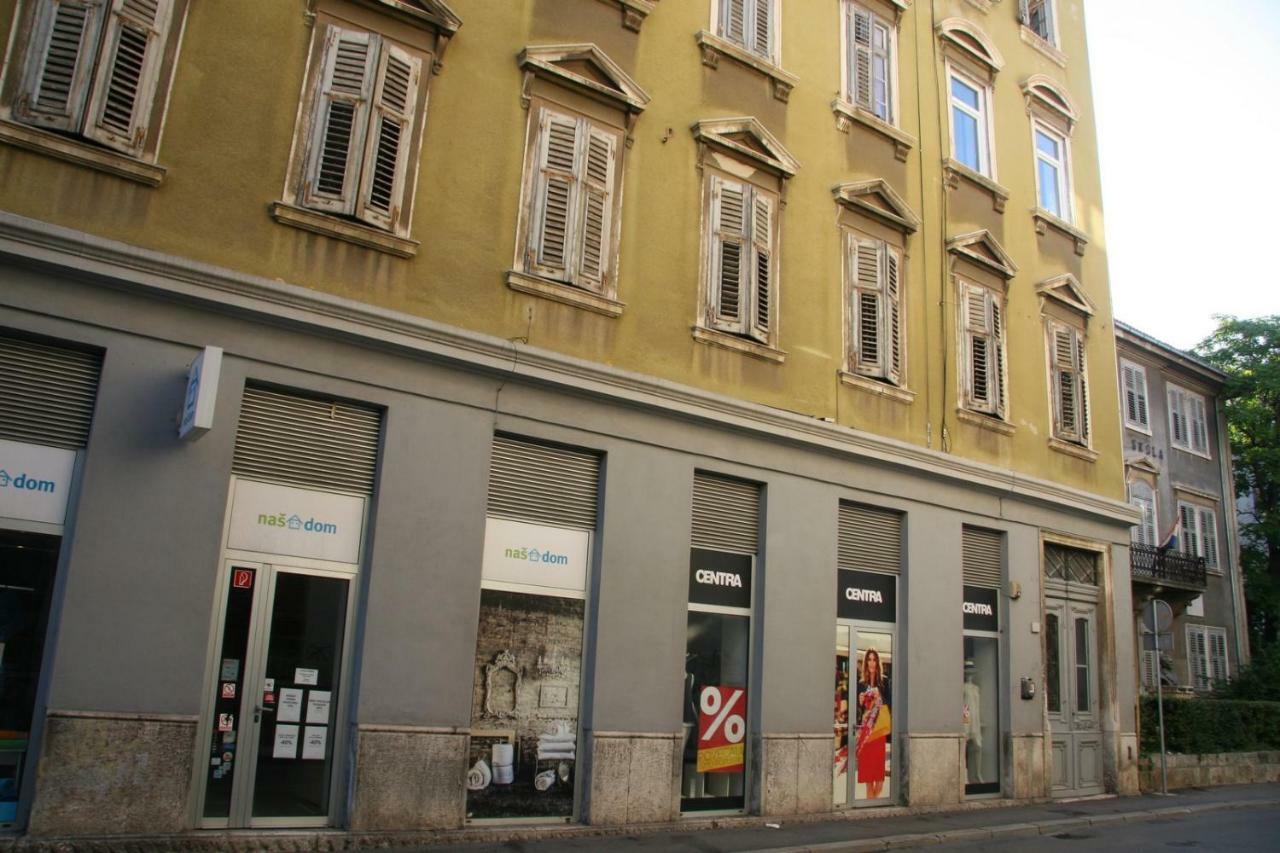 Stylish Apartment In City Center Pula Exterior foto